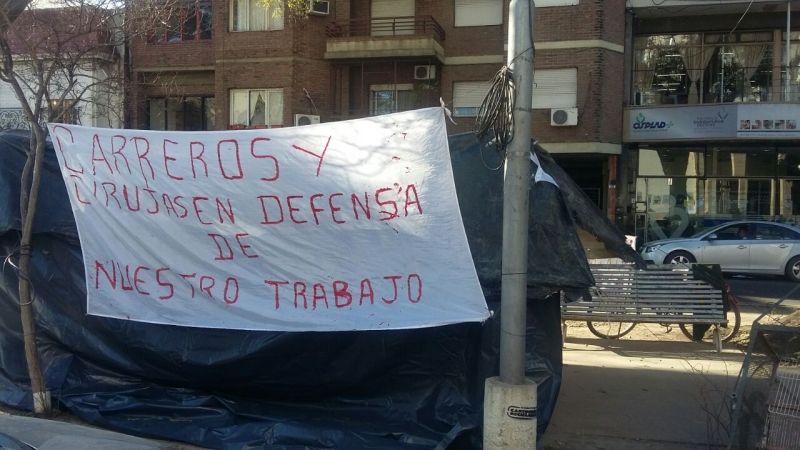 Los carreros acampan frente al municipio