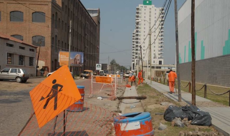 Comenzó la pavimentación del Dique II