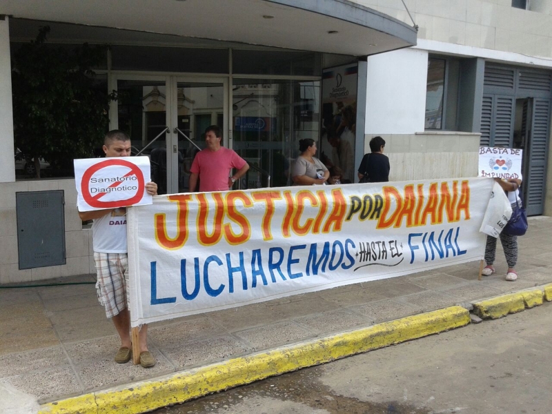 La familia de Daiana Buratti se manifestó frente a Tribunales