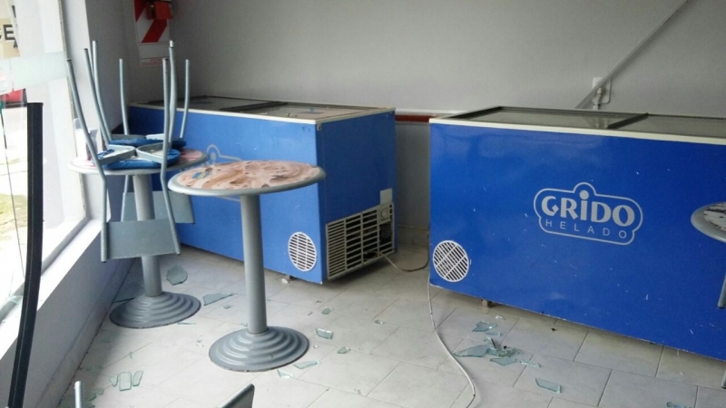 Robo y destrozos en una heladería de Barrio Alvear