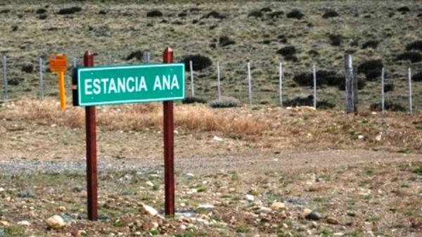 Con picos y palas, asaltaron una de las estancias de Lázaro Báez en Santa Cruz