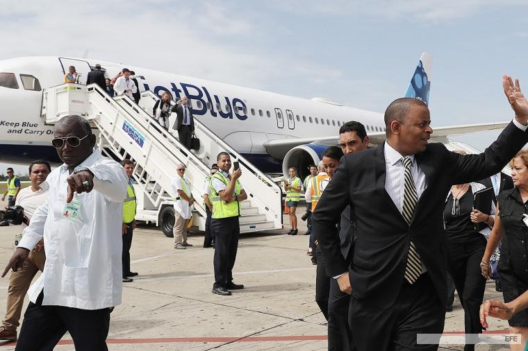 Aterrizó en suelo cubano el primer vuelo comercial con EEUU desde 1961