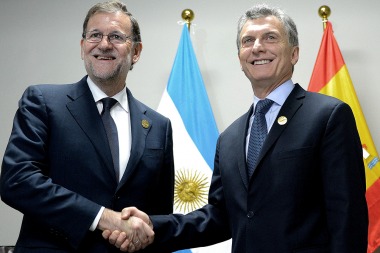 Rajoy felicitó a Macri por las decisiones económicas que marcan \