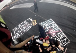 Una protesta antirracista obligó a suspender vuelos 