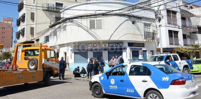 Huyeron, atropellaron a peatones y fueron detenidos