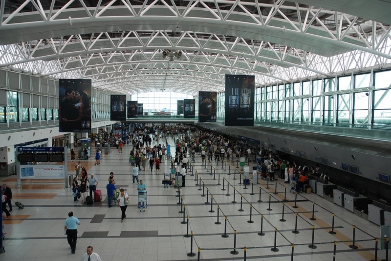 Encontraron barriles con efedrina durante un allanamiento en Ezeiza