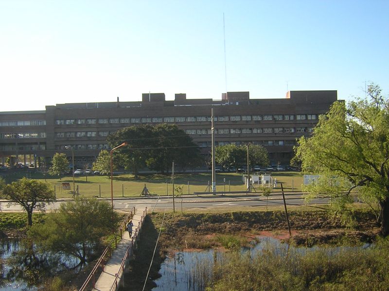 Los docentes universitarios reclaman reapertura de paritarias