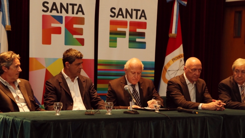 Se firmaron contratos de adjudicación para repavimentar la ruta provincial Nº 2