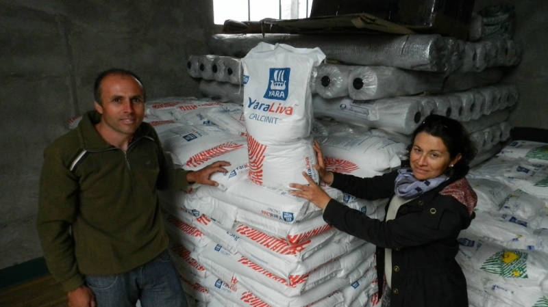 Contigiani entregó fondos de emergencia a productores frutilleros