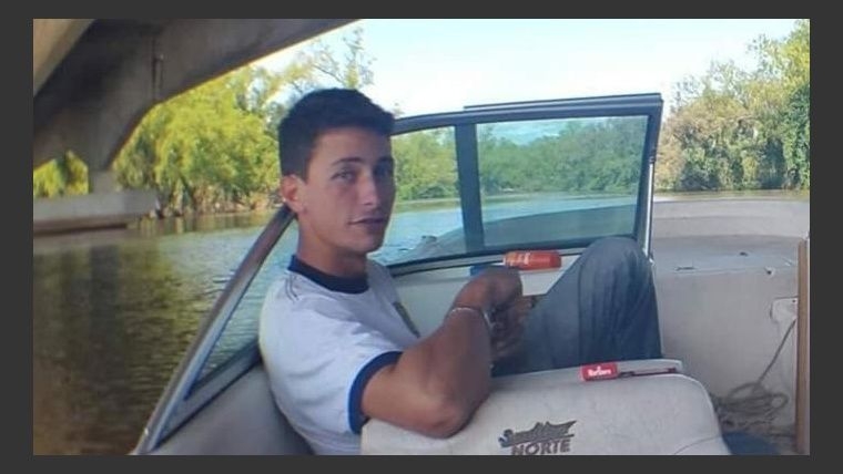 Buscan a un joven que desapareció en el Río Paraná