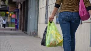 Investigan qué hacer con las bolsas plásticas