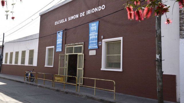 Huían de cometer un delito, se accidentaron y pidieron ayuda en una escuela