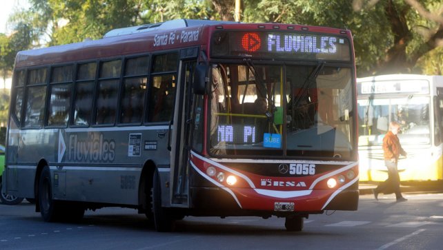 Reforzarán el servicio Santa Fe Paraná por la Fiesta de Disfraces