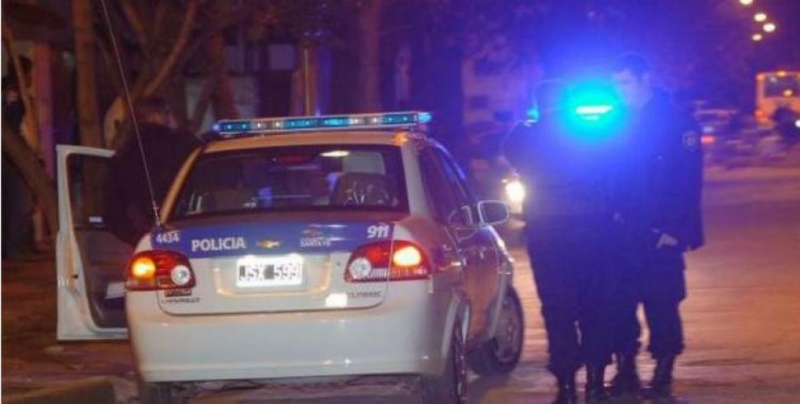 Un detenido por tener símbolos nazis y armas