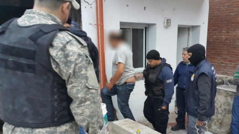 Secuestran marihuana y detienen a 15 personas 
