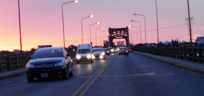 Falta iluminación en el Puente Carretero