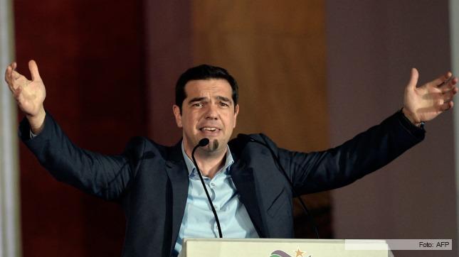 Un reforzado Tsipras saldrá a negociar el rescate de Grecia