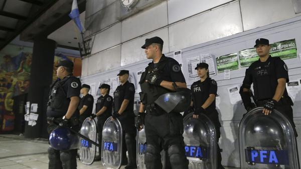 Los efectivos de las fuerzas federales que denuncien corrupción interna tendrán protección especial