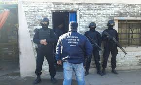 Personal antinarcóticos secuestró droga y detuvo a dos personas