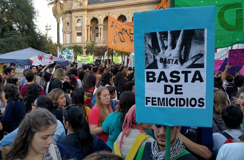 Las mujeres vuelven a las calles de Santa Fe en rechazo a la violencia de género