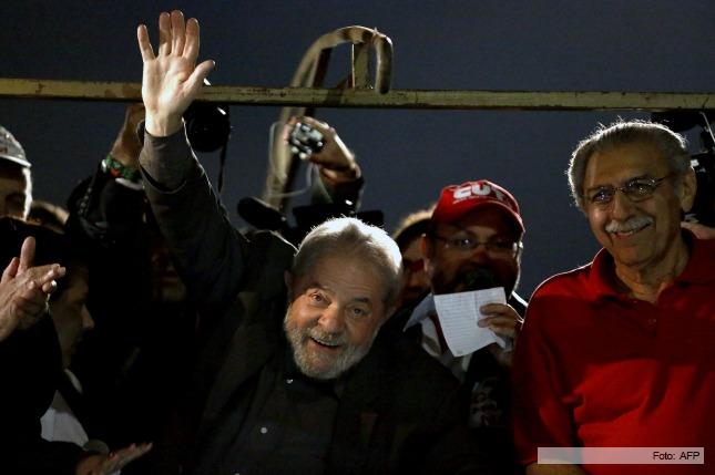 Lula festeja 71 años en plena batalla judicial y lidera las encuestas para la presidencia
