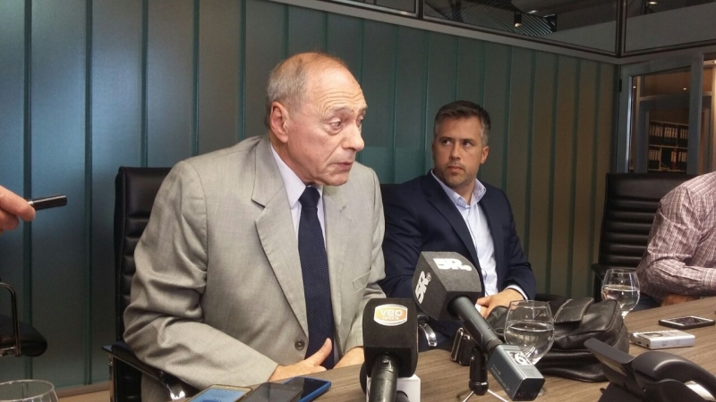 “Los procesos contra Cristina son una maniobra política”