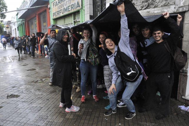 El municipio le pide al público de Guns N' Roses que no se deje extorsionar por los trapitos