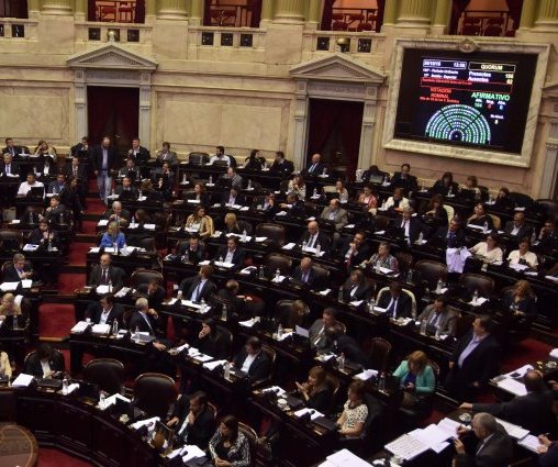 Marcha atrás: frenan parte del aumento para los diputados