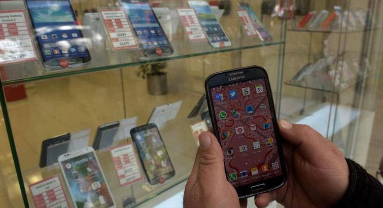 El Municipio regulará la compra y venta de celulares
