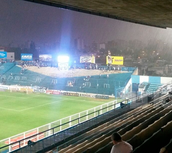 Por la lluvia, se suspendió el partido entre Atlético y Unión