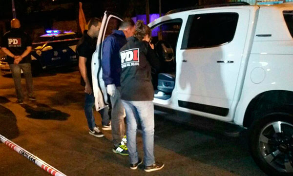 Balearon el vehículo que conducía un dirigente de Newell's