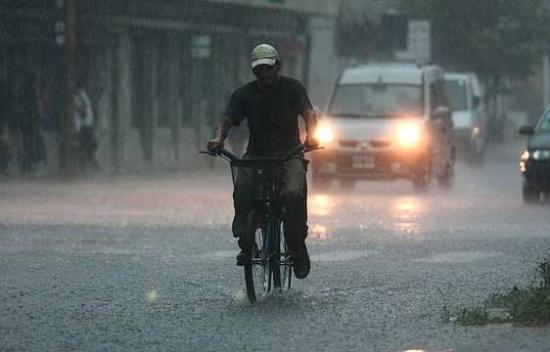 Llovieron 25 mm en 10 minutos con ráfagas de casi 70 km/h 