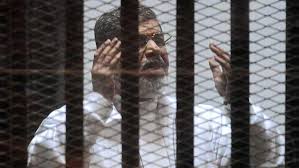 Anularon la pena a muerte al ex presidente Mursi