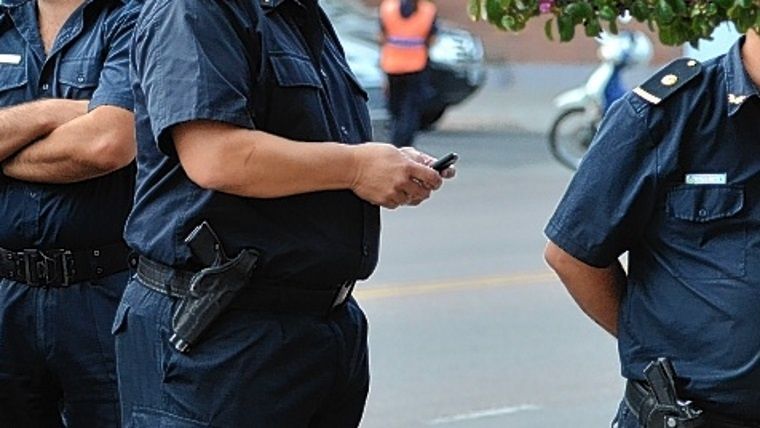 Piden que los celulares de policías no tengan acceso a redes sociales