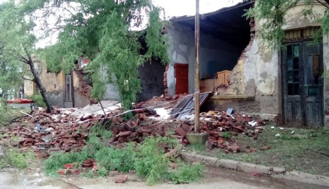 Grandes destrozos por un fuerte temporal en Jovita