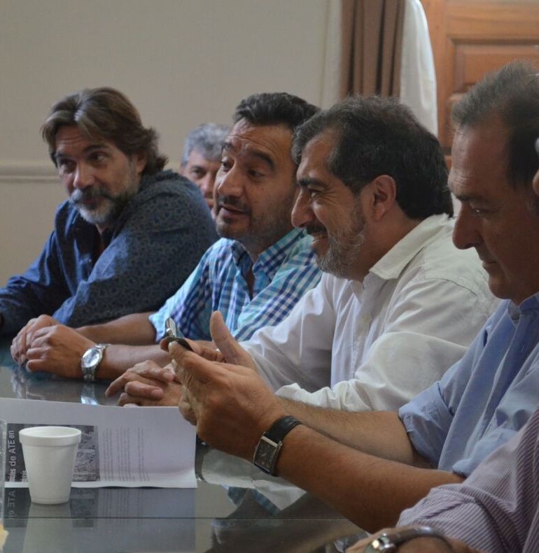 Nuevo encuentro entre Festram y los intendentes para evitar el paro