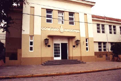 Robó e hizo daños en dos escuelas: la Justicia lo obliga a resarcirlas