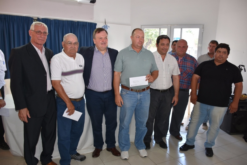 Entrega de aportes del PFI, en Suardi