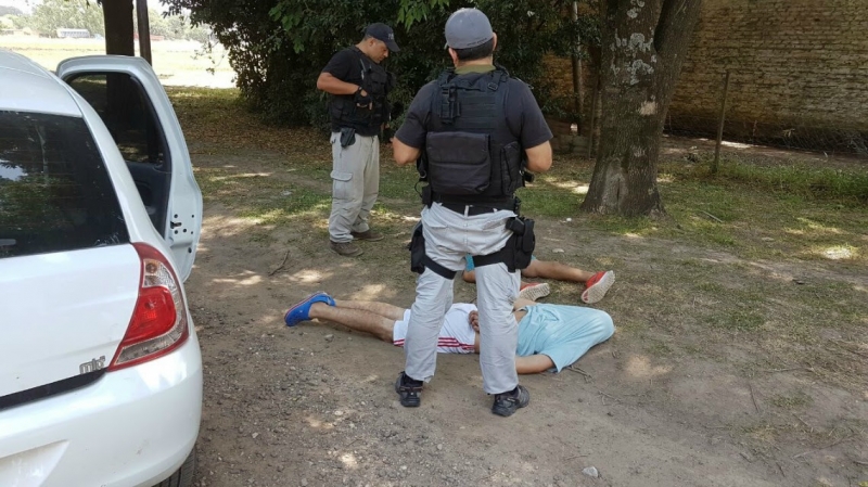 La Policía detuvo a tres personas con drogas y granadas