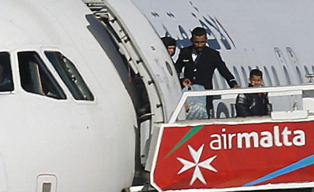 Liberaron a todos los pasajeros del avión secuestrado 