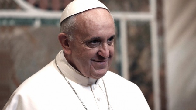 Antes de la misa de Gallo, Francisco saludó a Benedicto XVI por Navidad