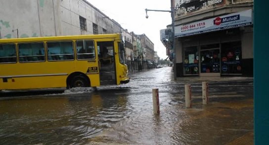 Desvíos de las líneas de colectivos por las lluvias