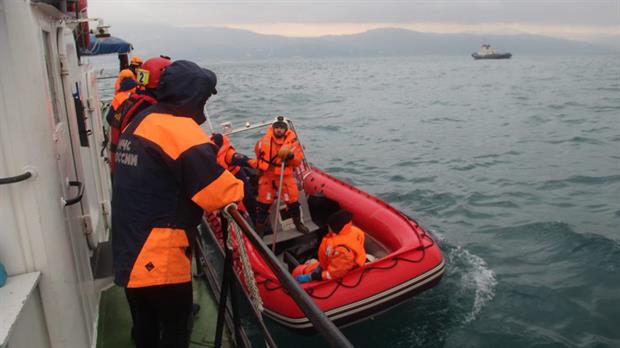 Hallaron la caja negra del avión militar en el mar Negro