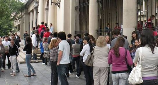Estudiar en Santa Fe costará cerca de 10.000 pesos