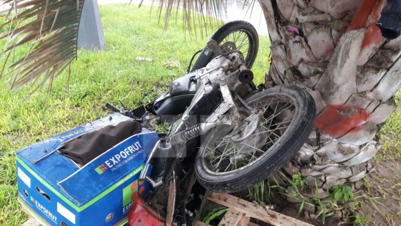 Un motociclista murió al chocar con un camión