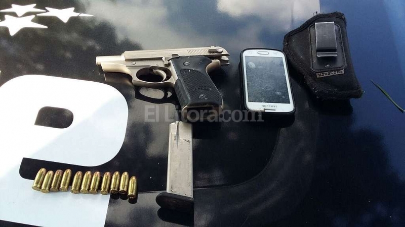 Un taxista armado amenazó a un motociclista tras un choque