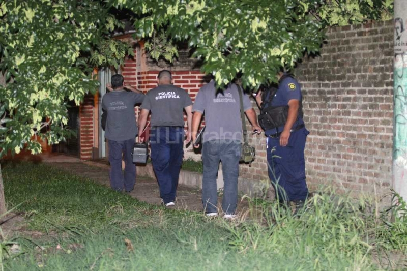 Balean a policía retirado en un violento asalto