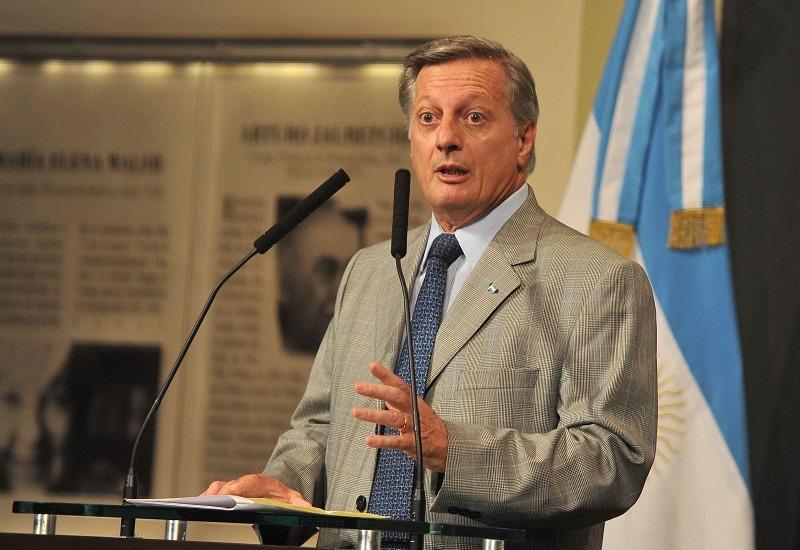 Aranguren confirmó que se vienen aumentos de luz y gas