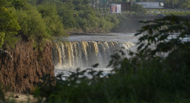 Inician trabajos preliminares para frenar la erosión de la cascada del Saladillo