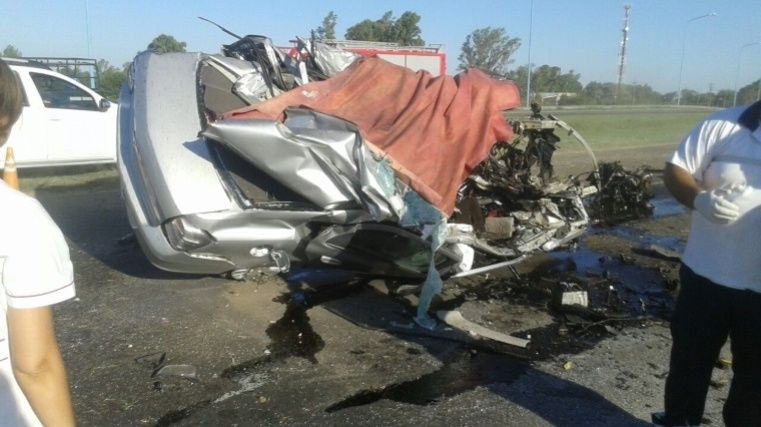 Un muerto tras un choque en la AU Santa Fe - Rosario